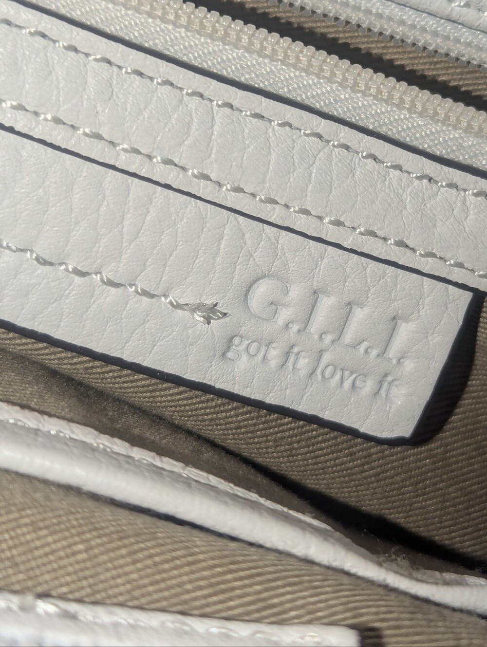 Gilli Got It Love It White Leather Tassel Satchel with Gold Hardware - Picture 4 of 14